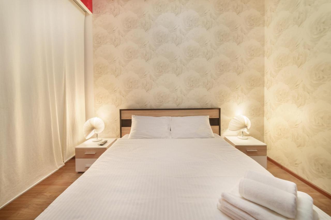 Modern Apartment In The City Center In A New Building 오데사 외부 사진